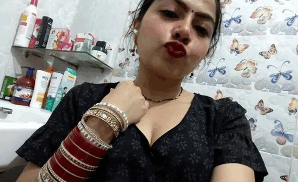 Punjabi Horny Bhabhi Masturbating With Cucumber