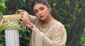 Famous Pakistani Insta Influencer Latest Trending Video Full Face Clear Hindi Audio Giving Blowjob inside Car & Full NUDE Cum Facial💦Saying ” Khub Sex krenge Jitna Marzi Chod Lena Mughe “💦!! Don’t Miss