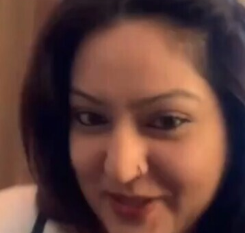 Beautiful Bhabhi Showing Boobs to Boyfriend