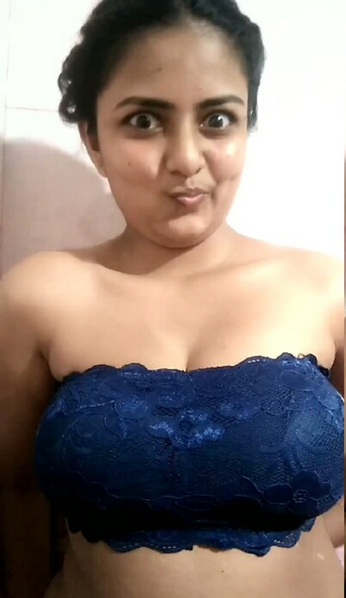 Extremely Beautiful Busty Lankan Babe Playing with Boobs & Spread her Pussy 4 Video’s