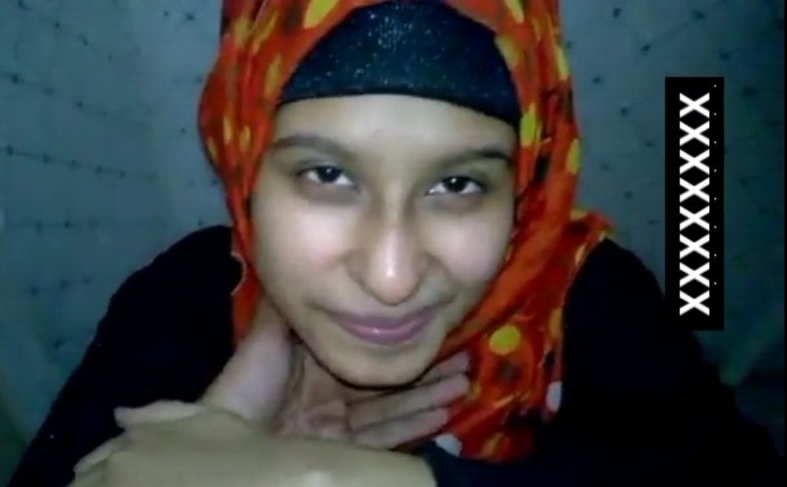 Desi Girl Giving Blowjob To Lover