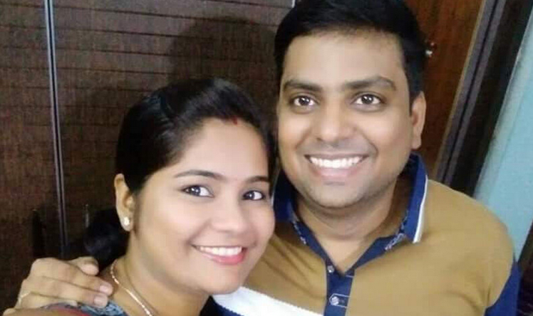 Mumbai Swinger Couple Pics And Nude Dance In Hotel Room 3 Clip