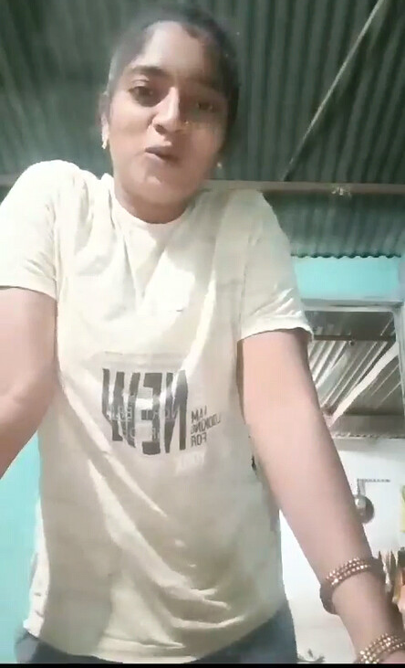 Beautiful and horny bhabhi masturbating by using carrot