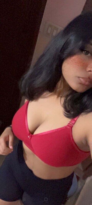 Sexy Indian Girl Showing Boobs
