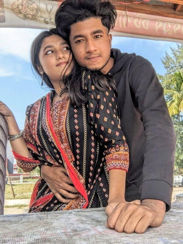 Extremely Cute Girlfriend Showing Boobs Fingering Shaved Pussy Riding on BF Dick 17 Video’s