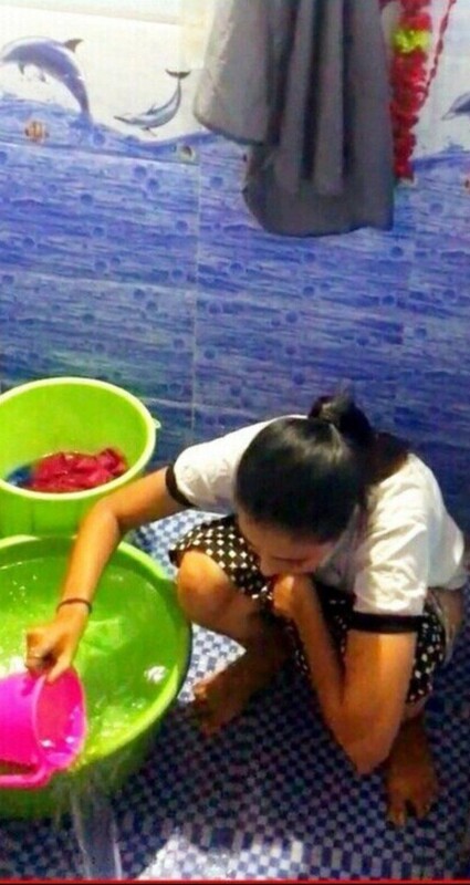 Indian Boy Spying on her Sister When She Piss!ng and Mother When She Shaving her Pussy