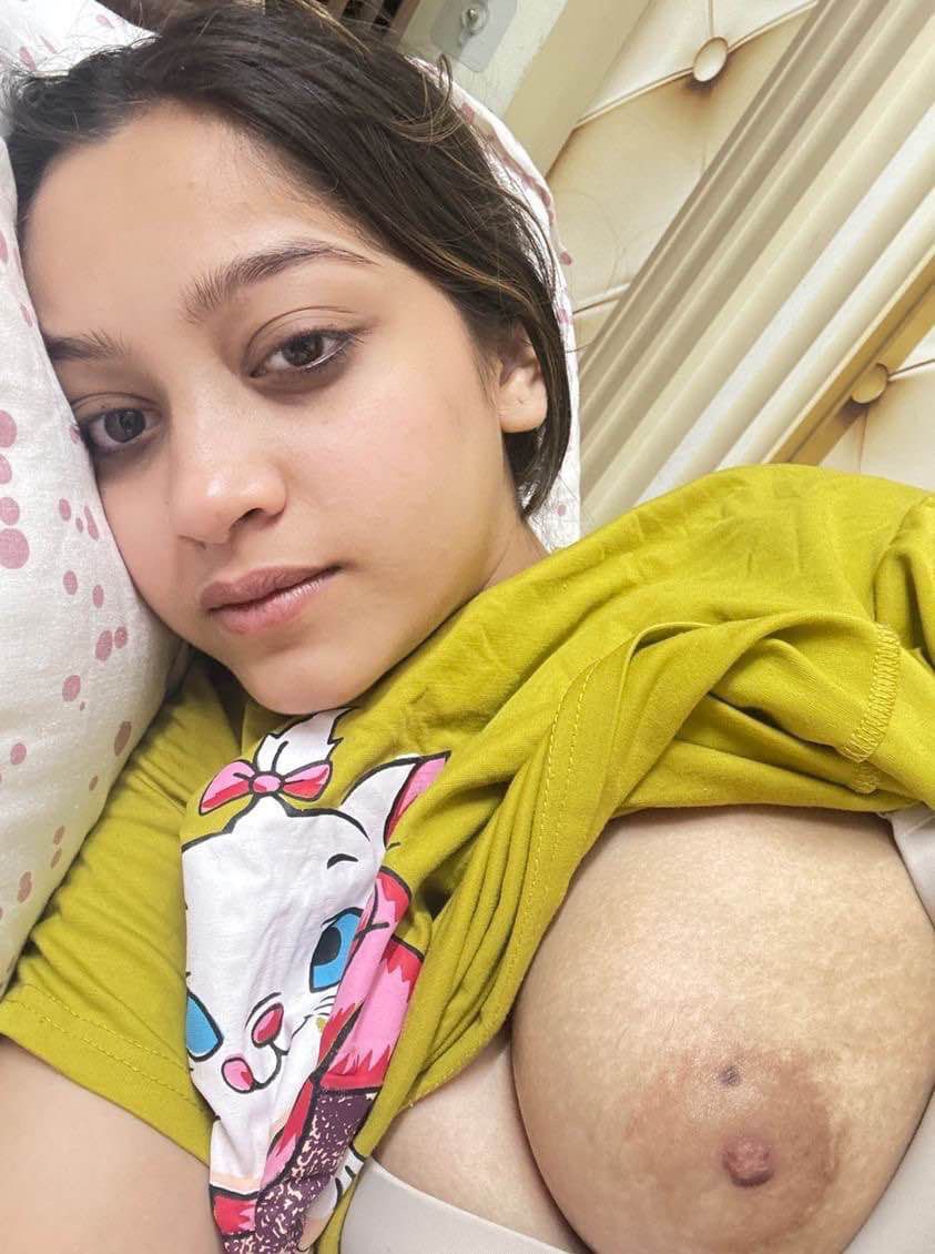 Extremely Beautiful Gorgeous Indian Girl Showing her Great Tiddies for Boyfriend Nude