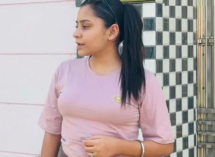 Beautiful Punjabi Instagram Influencer Fully Nude Clean Shaved Pussy Fucking with Boyfriend in Hotel During Vacation Trip Saying