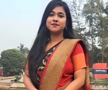 Beautiful Girlfriend Showing Boobs