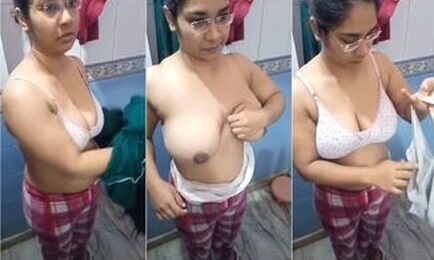 Big Booby Chashmish Girl Changing Clothes