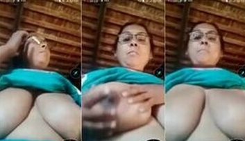 Desi Thick Big Boobs Aunty Showing On VC