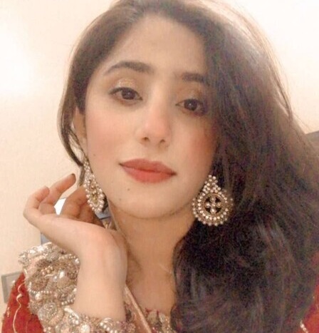 Extremely Beautiful Pakistani Bhabhi Showing Pressing her Great Tiddies