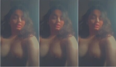 Hot Babe Showing her Ass