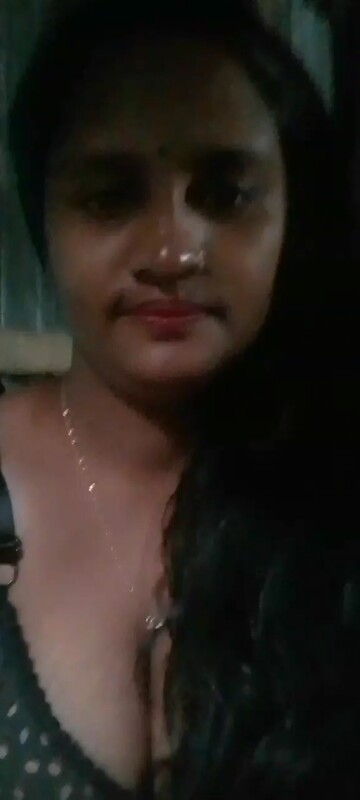 Mal Village Bhabi Showing For Lover