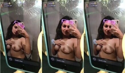 Sexy Babe Showing Boobs