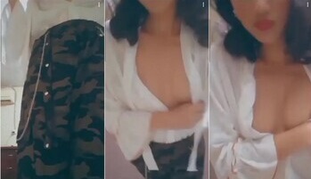 Sexy Indian Girl SHOWING boobs