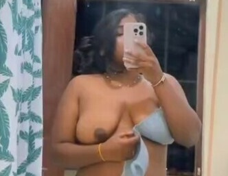 Thik Bengluru Office Girl Showing Boobs
