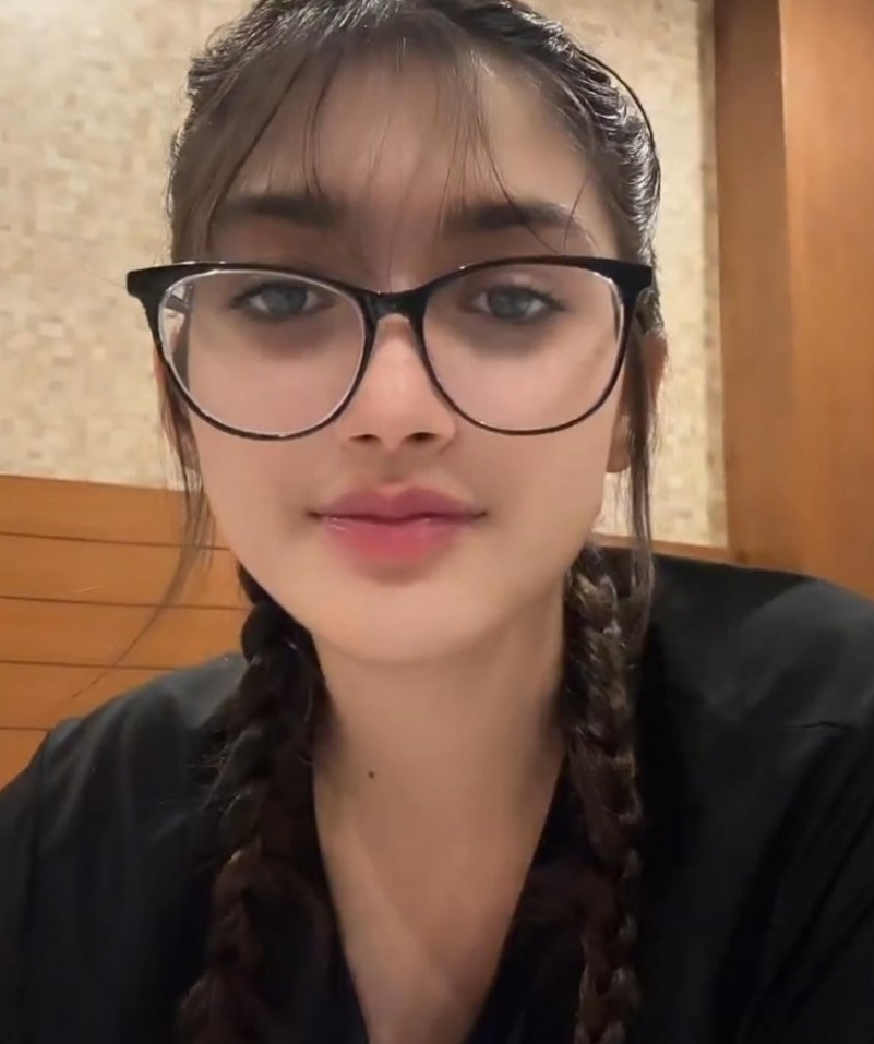 Super Cute Latest Viral Girl Exclusive Stuff Total 10 VIDEO’S Teasing Fluffy ASS & Rare Video Teasing Boobs !! Don’t Miss