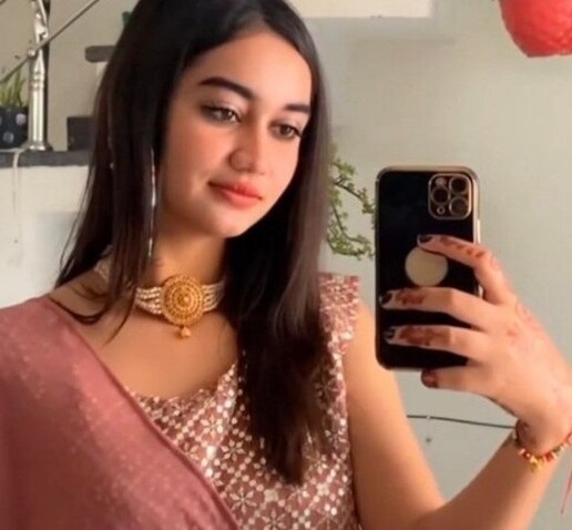 Insta Influencer Latest Trending Most Exclusive Viral Stuff Total 3 VIDEO’S Kissing & Giving Blowjob to her Boyfriend with Full Face Clear Audio