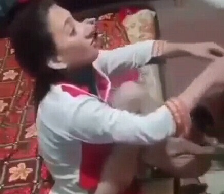 Pakistani Girl Fucking with her 2 Cousin Brothers But Suddenly Someone Come & they Quick Run