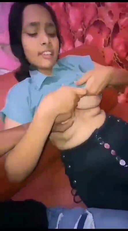 Indian Girl Boobs Pressed by Boyfriend
