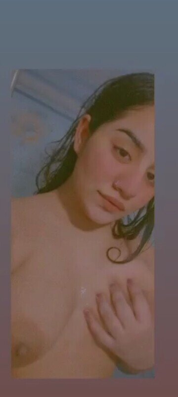 Beautiful Desi Girl Showing Boobs