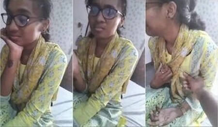 Desi Chasmish Girl Giving Blwojob To Cousin Brother