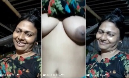 Desi Naughty Bhabi Giving Sexy Smile And Showing Boobs