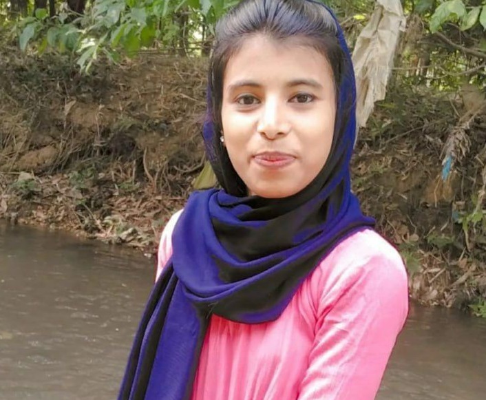 Indian Beautiful Sexy Slim Girl Enjoying with Boyfriend in OYO Ft. Sucking Boyfriend Dick Nude Captured