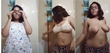 Desi Horny Chasmish Gf Making Nude Selfie Video For Lover