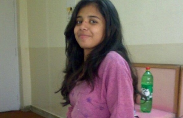 CUTE Pakistani Girl Captured by Boyfriend After Fucking Saying “Mat Karo Farhaan …Mai Tumhe Lofdi Nahi Karne Dungi” Hindi Talking Don’t Miss