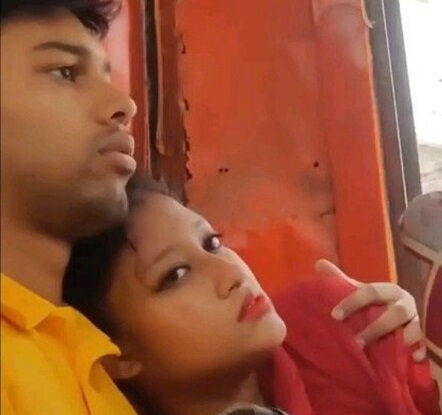 Most Viral Cute College Girl Pussy Fingered by Boyfriend in Bus (See Expression)