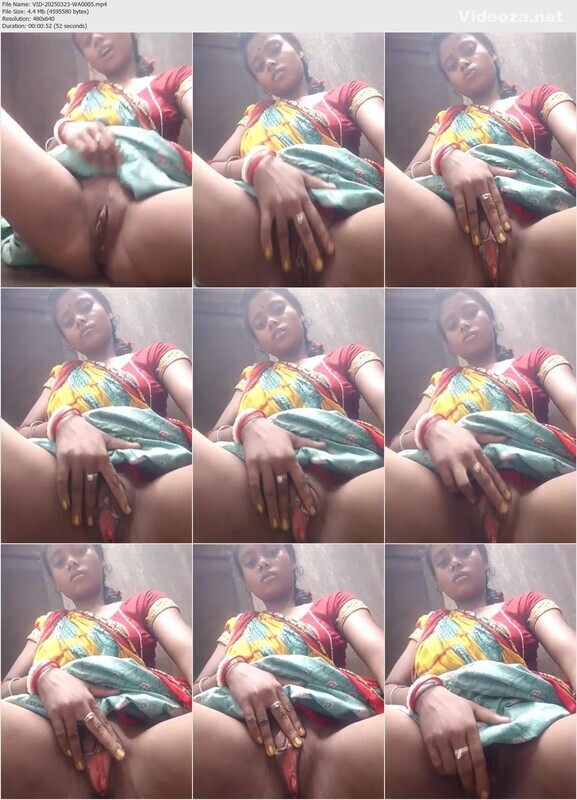 Village Bhabhi Masturbating Without Removing Sharee