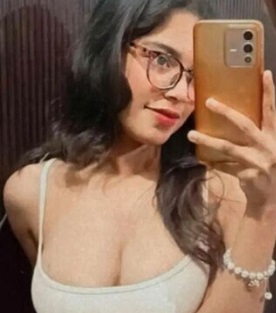 Extremely Sexy Snapchat Babe Fariaa Full NUDE Sucking Boyfriend Dick Fingering her Shaved Wet Pussy Nude Pic’s+Video’s