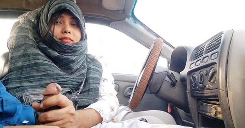 Beautiful Indian Hijabi Girl Sucking Boyfriend Dick in Car Hindi Talking