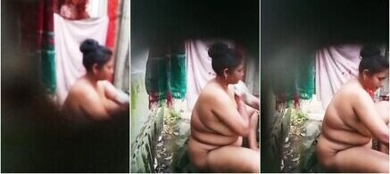 Hot Village Milf Bathing Secretly Captured