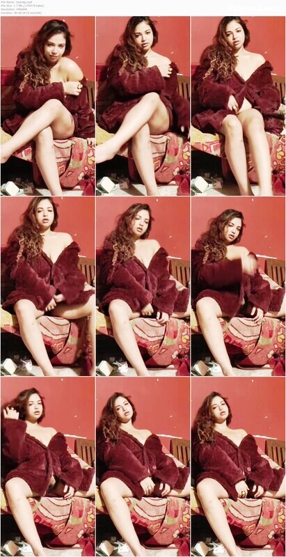 Beautiful Indian Babe Showing Her Pussy