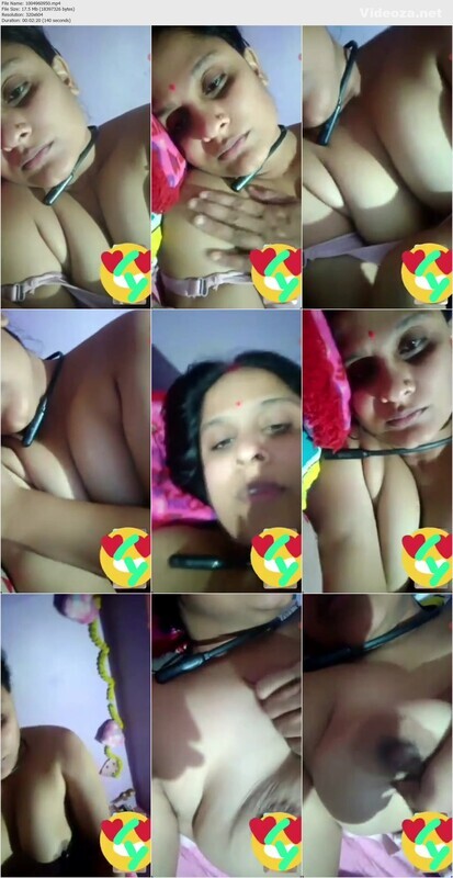 Cheater Bhabhi Showing Pressing Boobs For Lover On VC