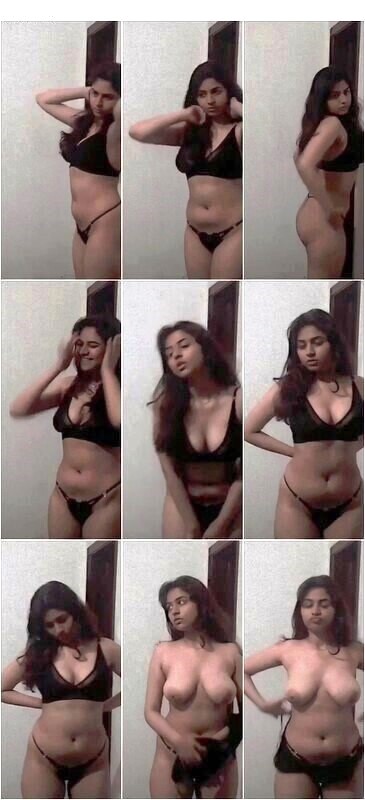 Sexy Indian Babe Showing Boobs