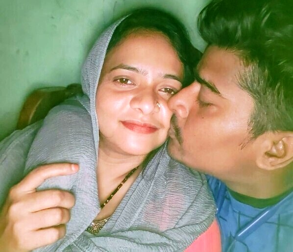 Desi Horny Wife Pussy Licked By Husband