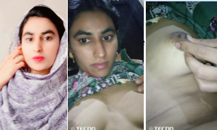 PAKISTANI GIRL PLAYING WITH BOOBS SQUEEZING & PINCHING NIPPLES