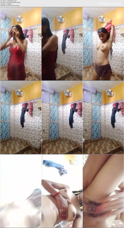 Sexy Girl Bathing Fingering Her Pussy