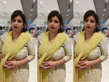 Beautiful Big Booby Indian Housewife Having Affair Full NUDE Riding on Lover Dick with Audio