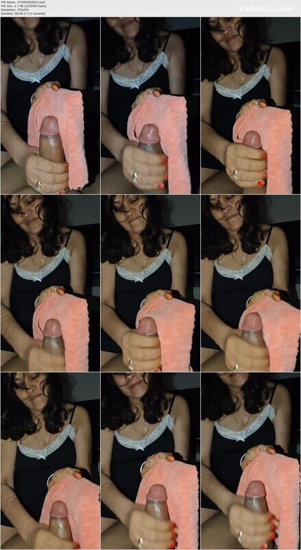 Beautiful Desi Milf Giving Handjob