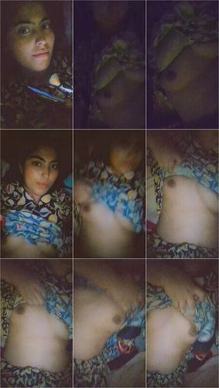 Pakistani Girl Showing Her Boobs