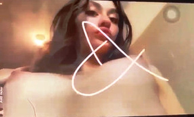 Sexy Girlfriend Showing Nude Body Fingering Jiggling Her Ass