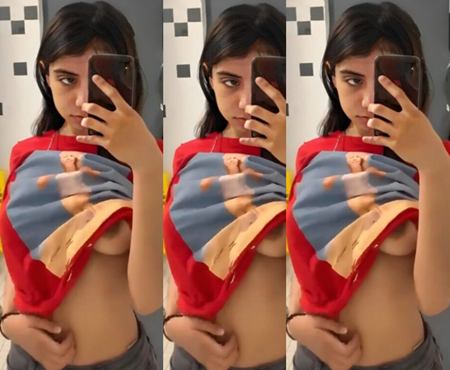 Extremely Cute Slim Indian Girl Living in UK for Study & Fucking with her White Boyfriend in PG Pic’s+Video’s 🥵🔥