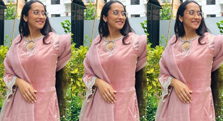 Horny Girl Showing Her Boobs Ass