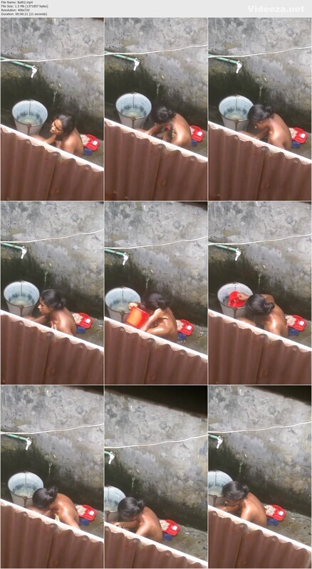 Neighbour Aunty Bathing Secretly Captured