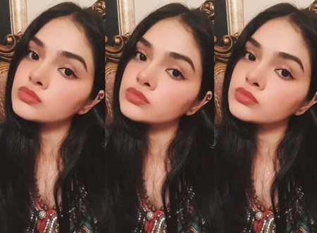 Beautiful Pakistani Girl Farah Fully Nude Showing her Boobs Fingering Shaved Wet Pussy with Killer Expression